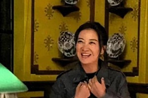 贾玲瘦身成功惊艳亮相，高级感造型引热议