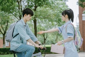 田曦薇新剧《初次爱你》：高糖校园暗恋剧来袭