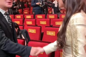 沈腾马丽关晓彤爆笑互动，2025年度首个名场面