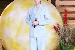 邓为五四晚会唱歌首秀惊艳全网，粉丝从担忧到尖叫