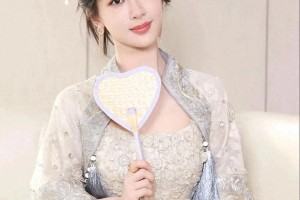 杨紫抖音花丛写真 笑容治愈粉丝心