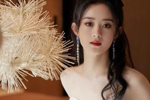 赵丽颖上城士侧拍：神性魅力与优雅风姿